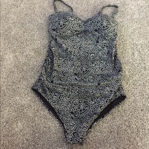 NWT - black and white old navy maternity swimsuit